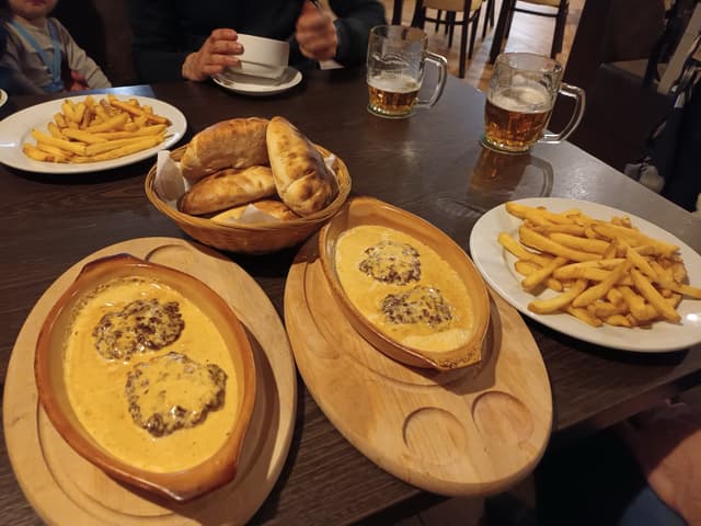 Domáci burger so syrom